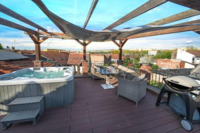 Glamorous Jacuzzi Loft Apartment with Roof Terrace